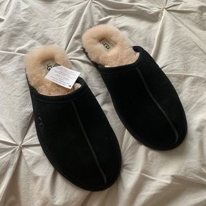 BRAND NEW Men's Ugg Scuff Slippers in Black Suede